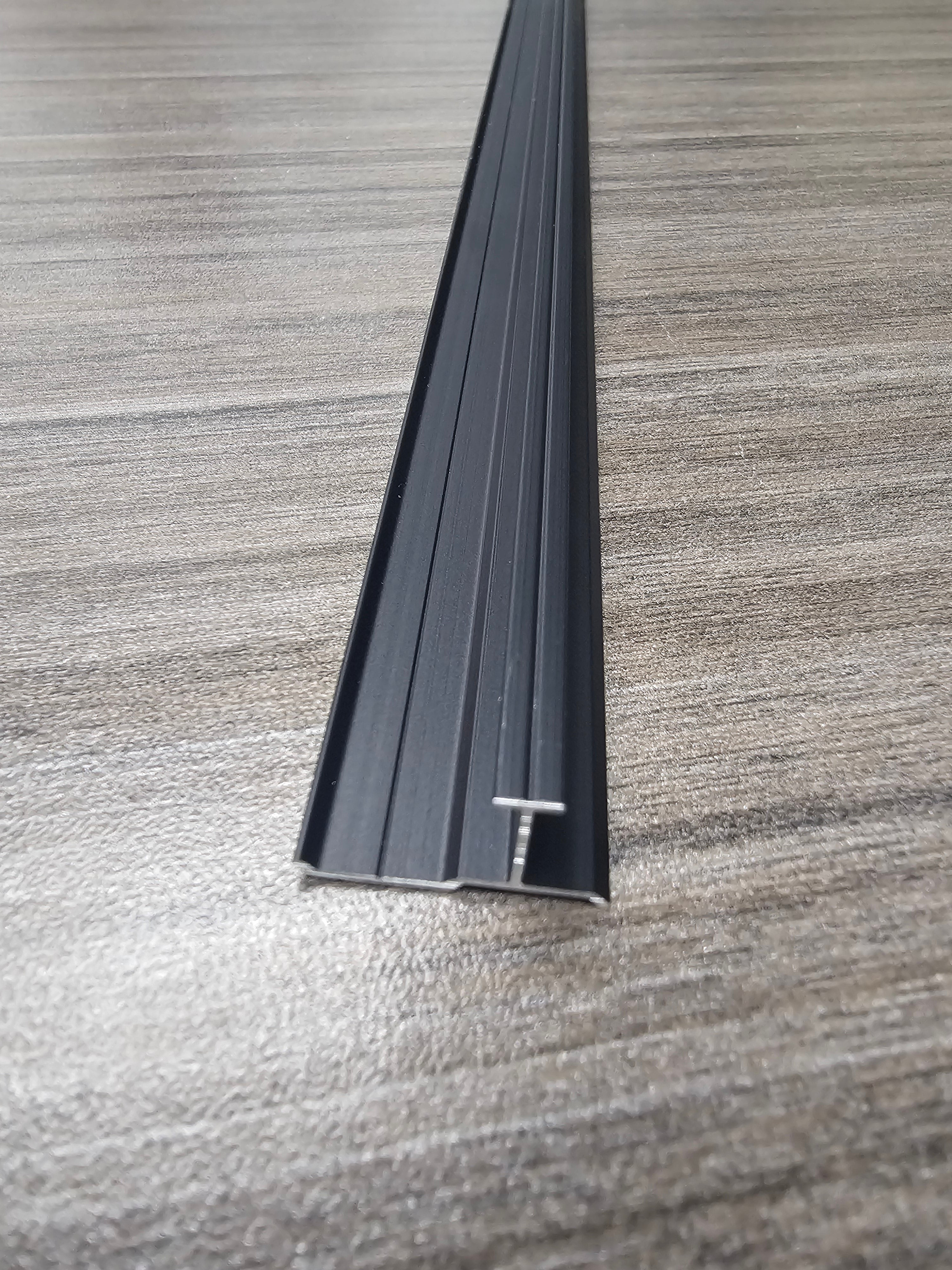 T - Trim Black